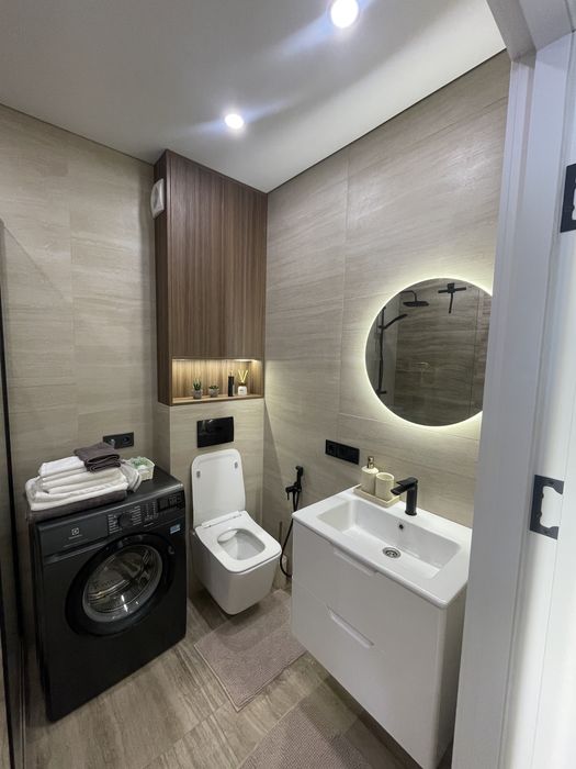 Апартаменти в новобудові для VIP-гостей в центрі.