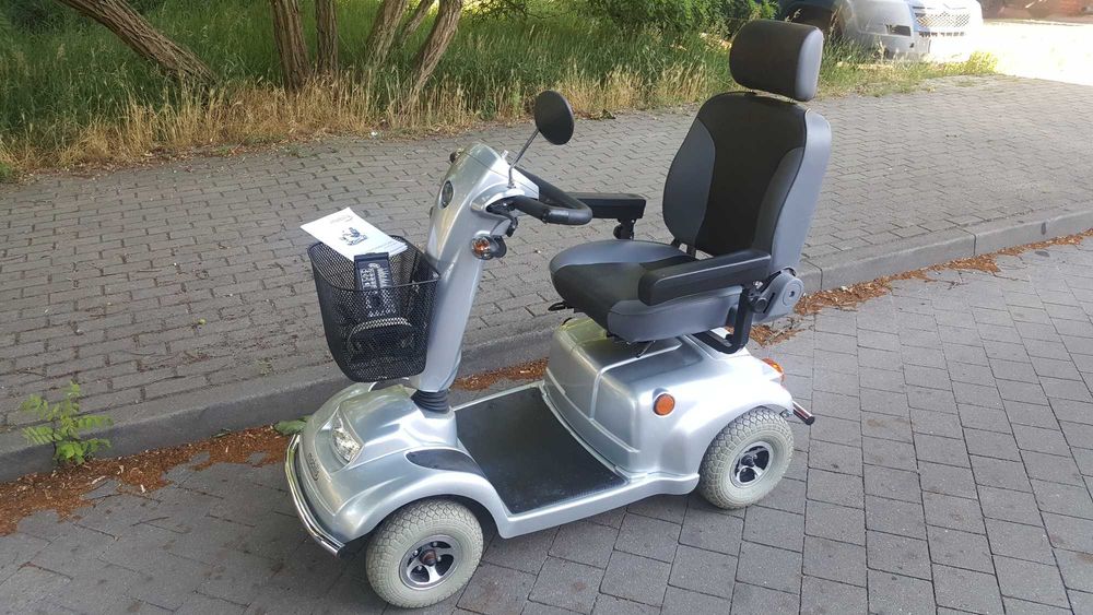 Duży skuter Mobilis M84 dla seniora Wózek elektryczny