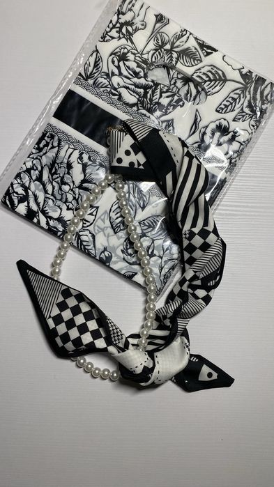 Перлинне намисто з шовковою стрічкою-хусточкою