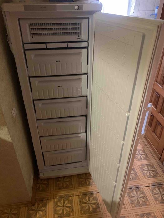Продам морозильну камеру