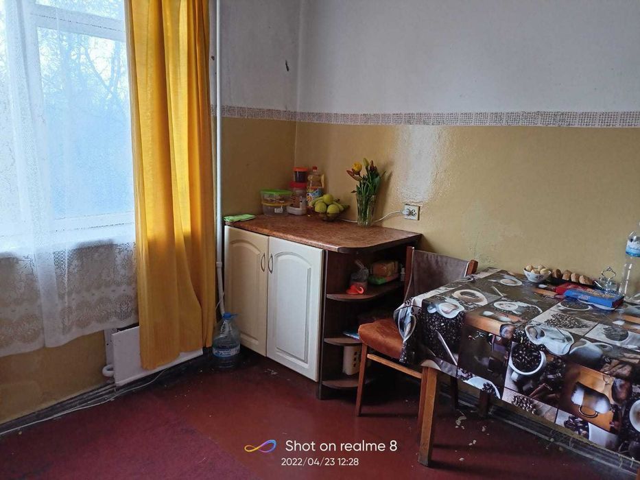 Продам4-х комнатную квартиру в городе Лозова