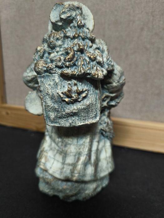 Papai Noel Vintage com Criança e Saco de Presentes
Papai Noel de barba