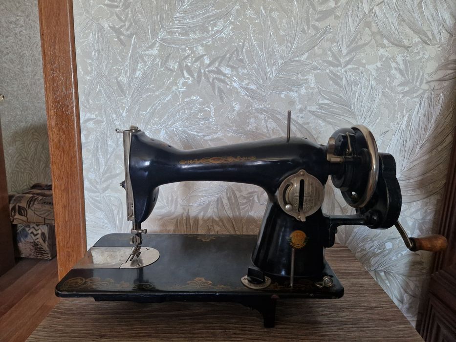 Продам швейную машину