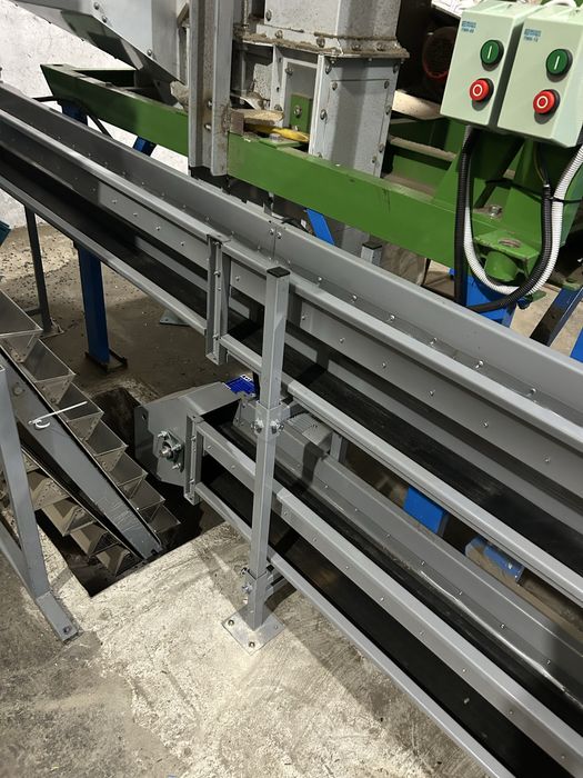 Жолобковий стрічковий транспортер вузький. Для технологічних ліній