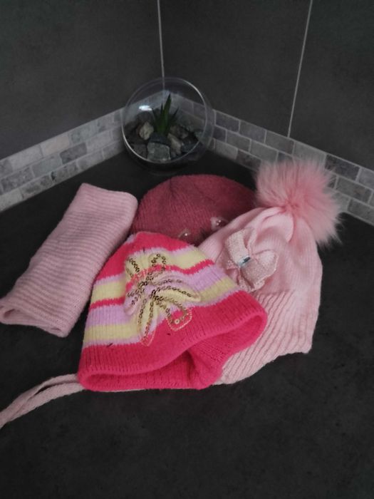 Oddam czapki dla dziewczynki