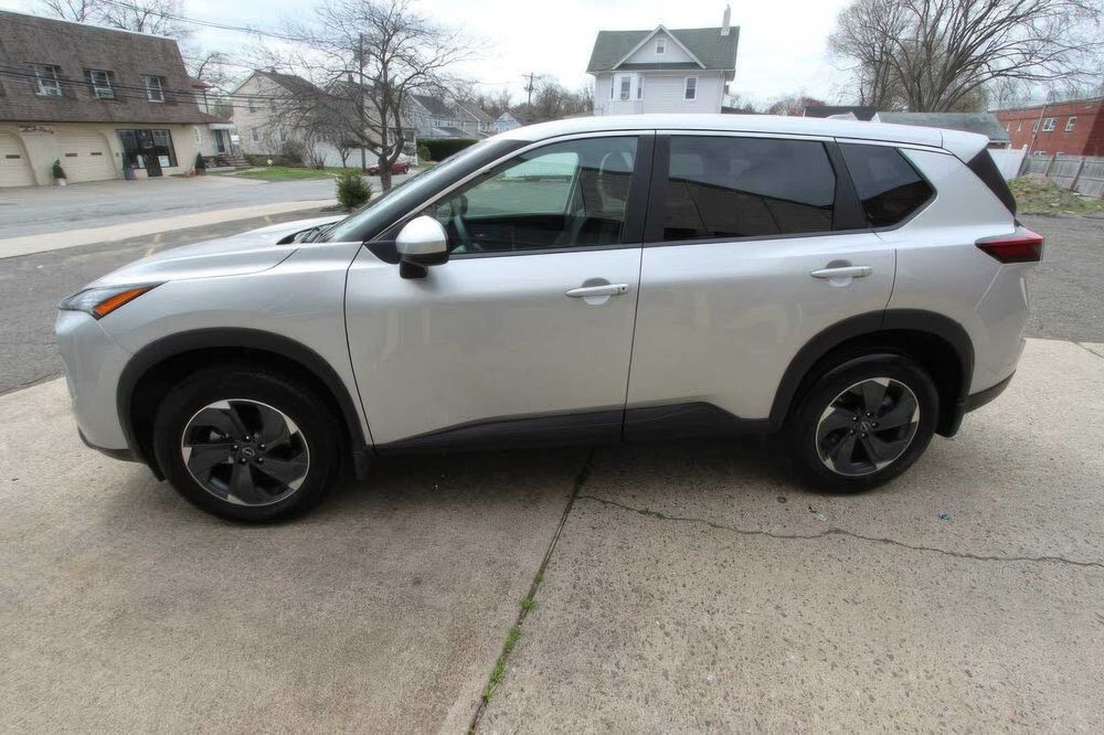 Nissan Rogue Sv      2025