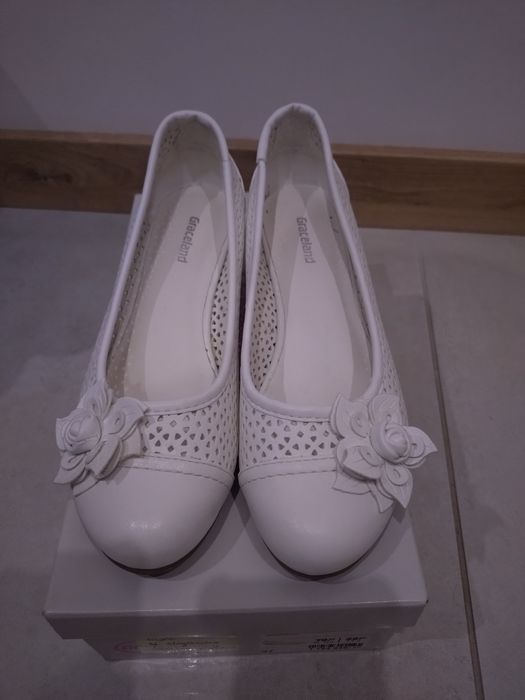 Buty czółenka baleriny białe 37