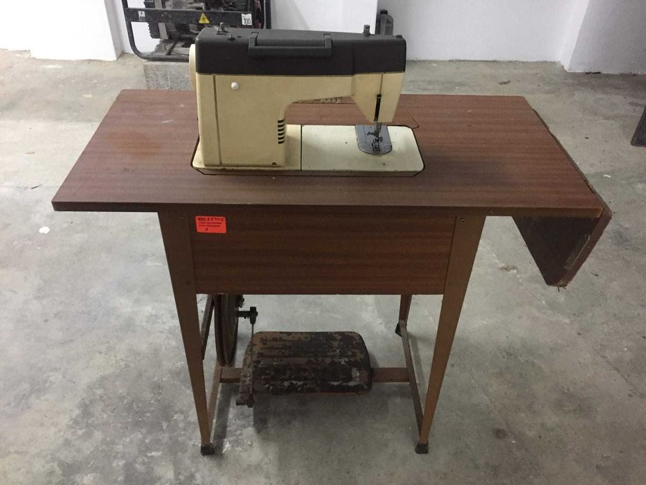 Máquina de costura Singer 7174