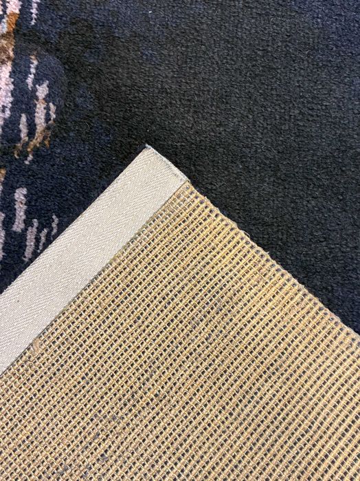 Carpete com algumas manchas - Qtd. 1 Und.