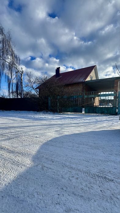 Продаж комерційного об’єкта з житловим будинком у м. Острог