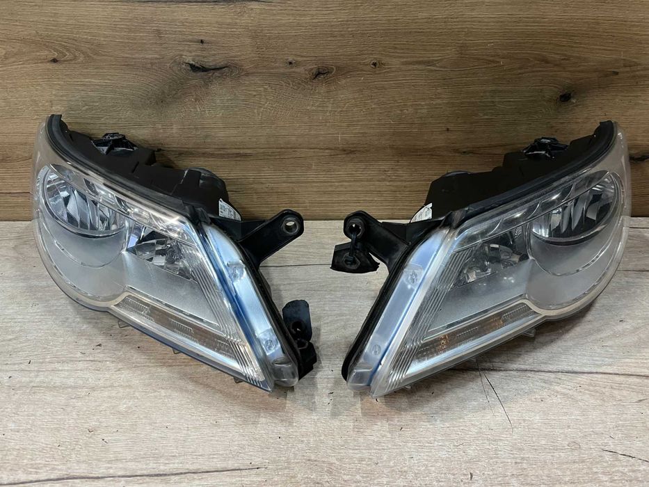 Lampa przednia lewa prawa Volkswagen Tiguan 2010r