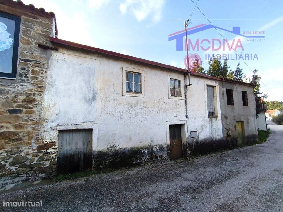 Casa Rústica com terreno situado em Troviscais, Pedrogão Grande