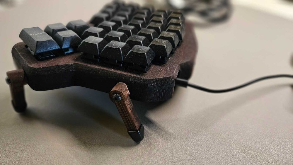 Ergonomiczna klawiatura mechaniczna ErgoDash firmy FalbaTech