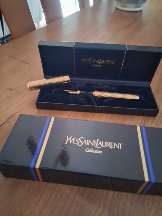 Caneta tinta permanente YveSaintLaurent