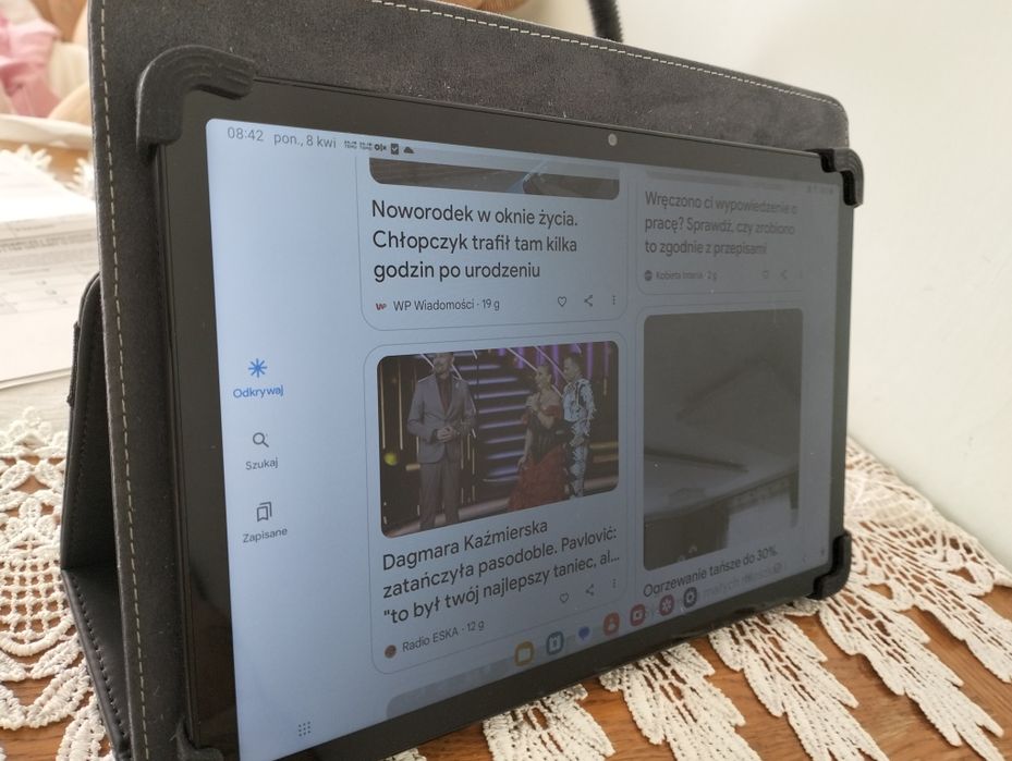 Nowy duży tablet z pokrowcem