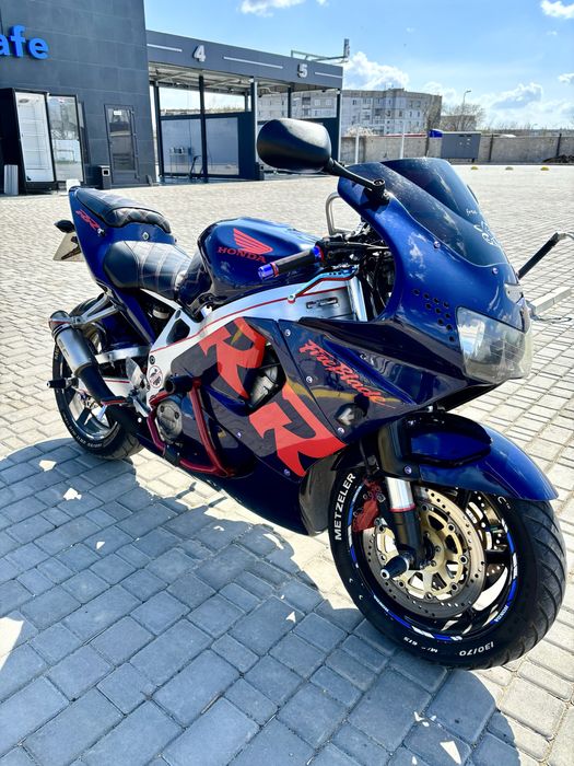 Honda cbr 900 rr fireblade