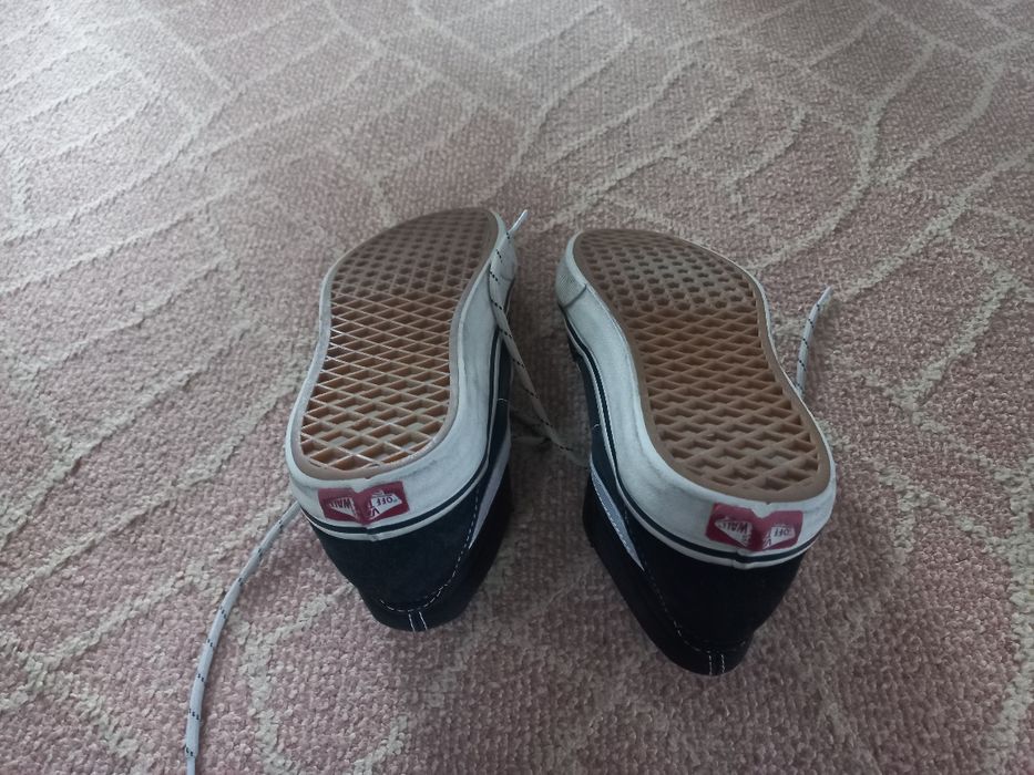 Продам кеди ванс