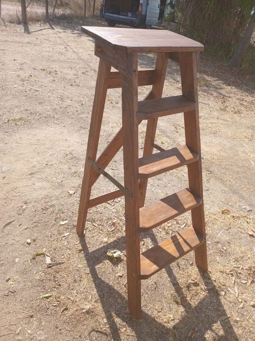 Escadotes madeira maciça