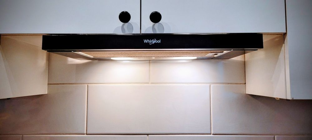 Okap WHIRLPOOL AKR 749 1 NB do zabudowy