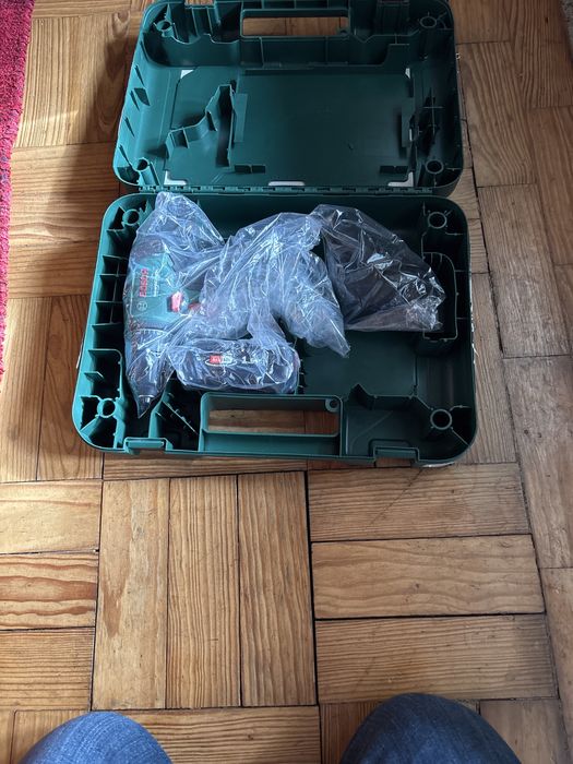 Vendo máquina de aparafusar marca Bosch universal Drill 18V