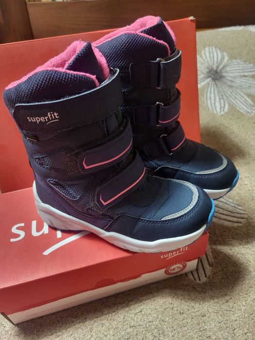 Продам зимові черевики superfit