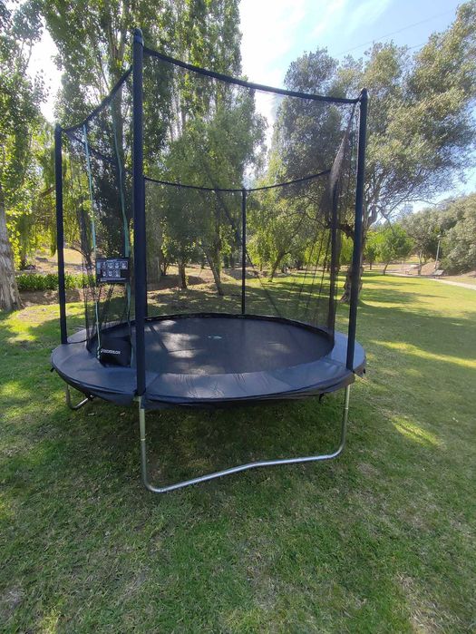 Aluga-se Trampolim