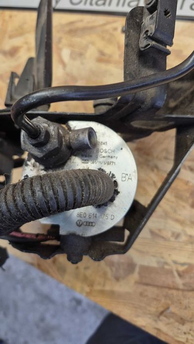 Módulo / Bomba ABS original BOSCH Ref 8E0,614175D em excelente estado