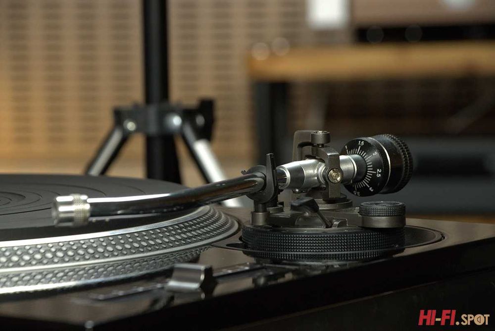 Technics SL1210 MK2 (custom black piano)