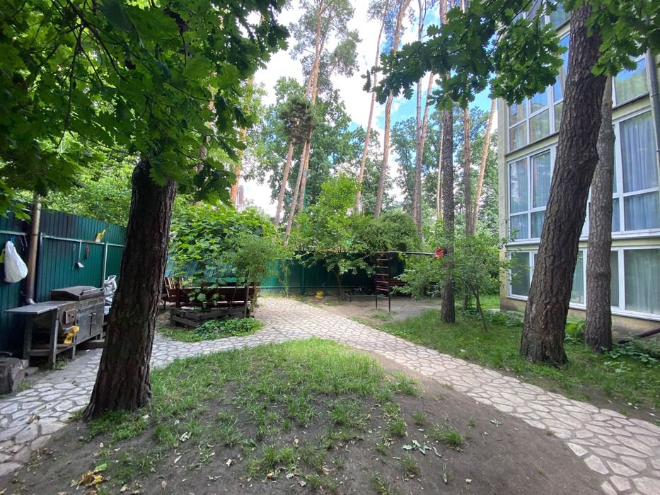 Продаж 1-кімнатної квартири-студії з меблями в місті Гостомель, готівка.