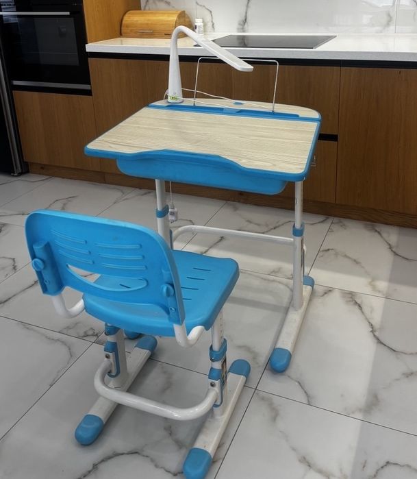 Дитяча парта-трансформер зі стільцем FunDesk Capri Blue + LED-лампа