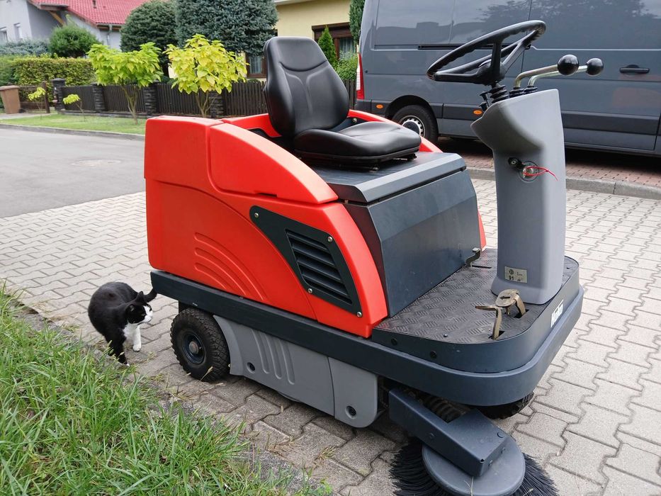 Zamiatarka Hako Jonas 980 V, benzynowa, 260 godzin