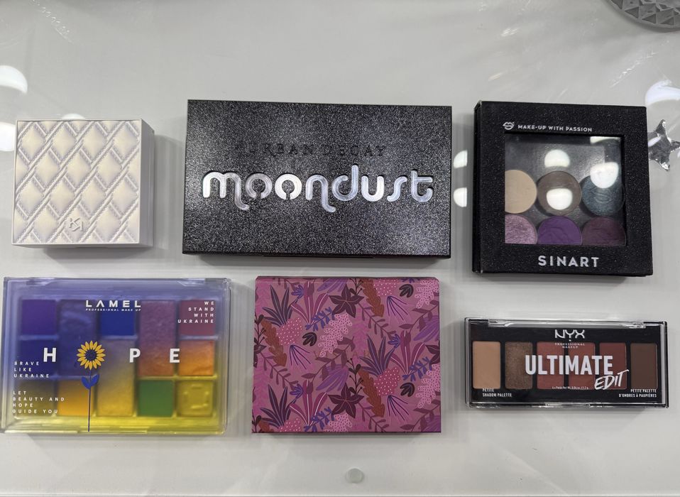 Професійна косметика для макіяжу.