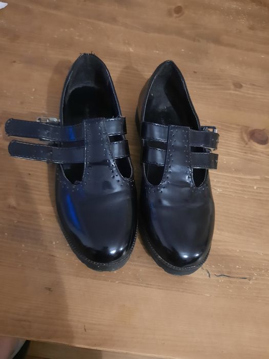 Czarne lakierki rozmiar 37 Atmosphere