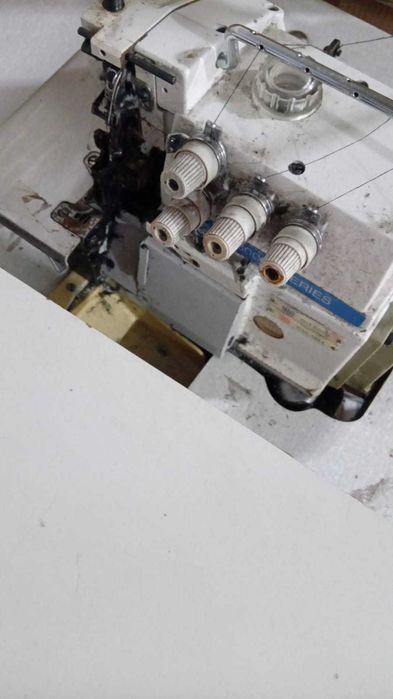 Máquinas de costura industriais