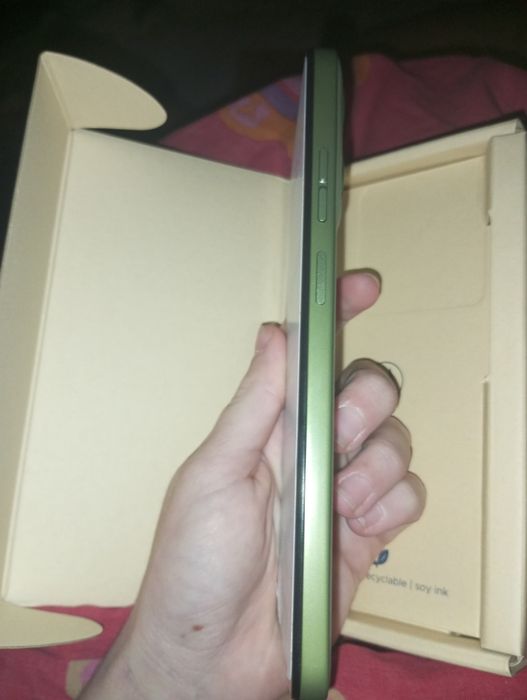 Продаю новий смартфон.