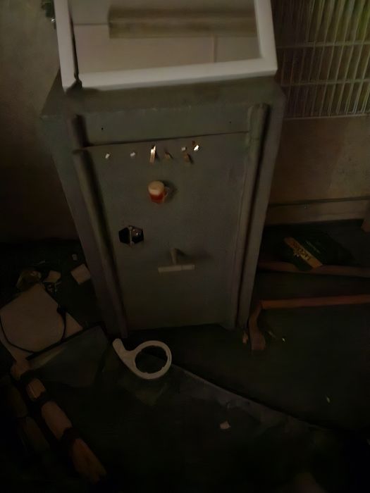 Сейф металический