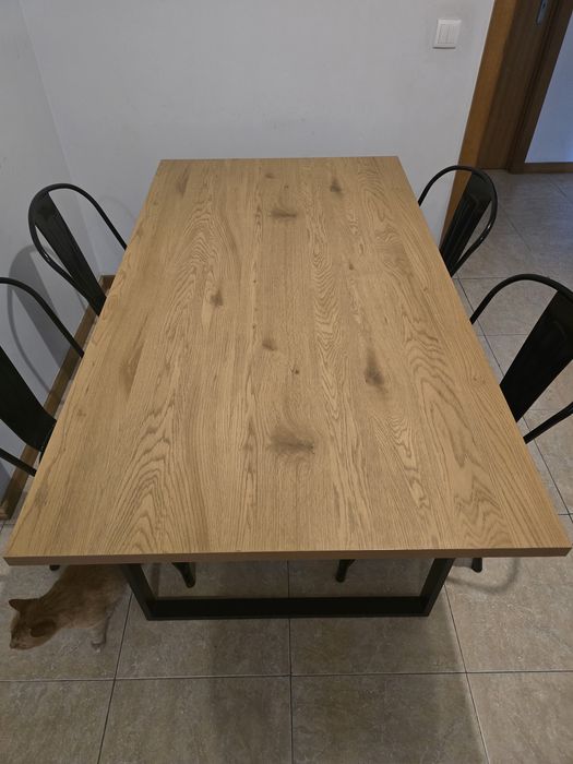Mesa de jantar com 4 cadeiras
