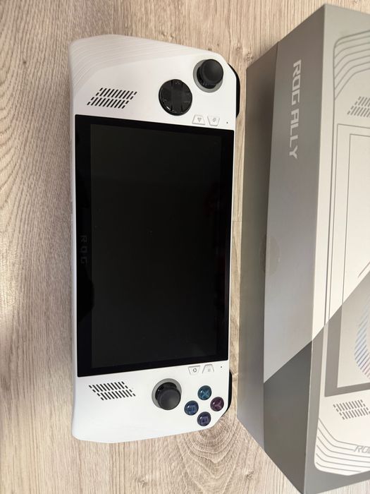 Asus rog ally - przenośna konsola do gier