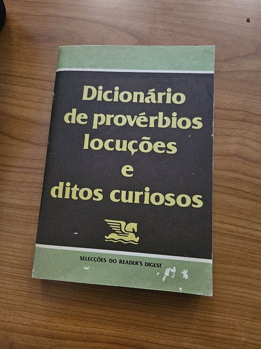 Coleção de livros sobre assuntos diversos