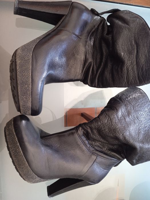 Botas de senhora em pele