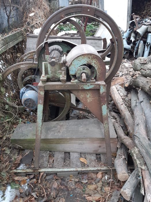 Січкарня з ручним і електроприводом.