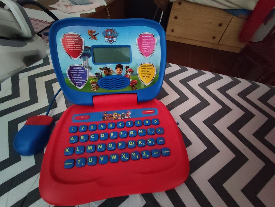 Patrulha Pata: carros, computador e autocarro