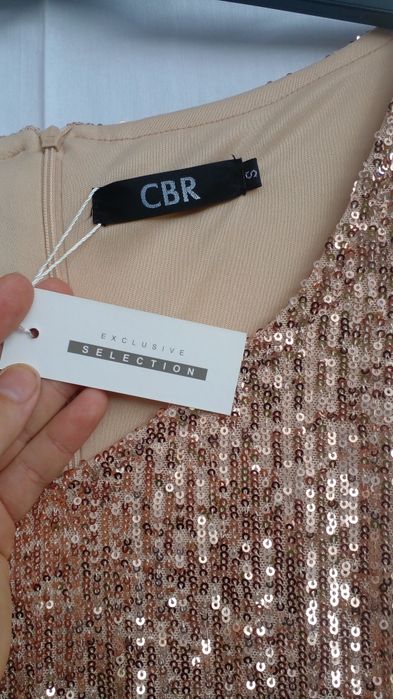 Сукня підходить і для випускного