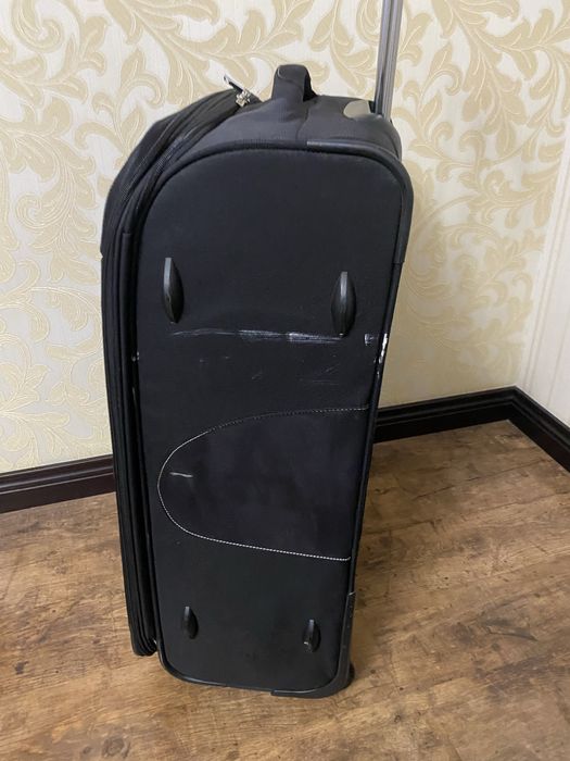 Большой дорожный чемодан Delsey