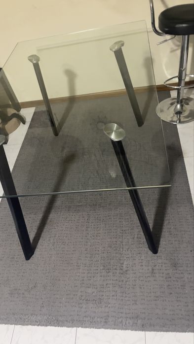Mesa de vidro + 4 cadeiras