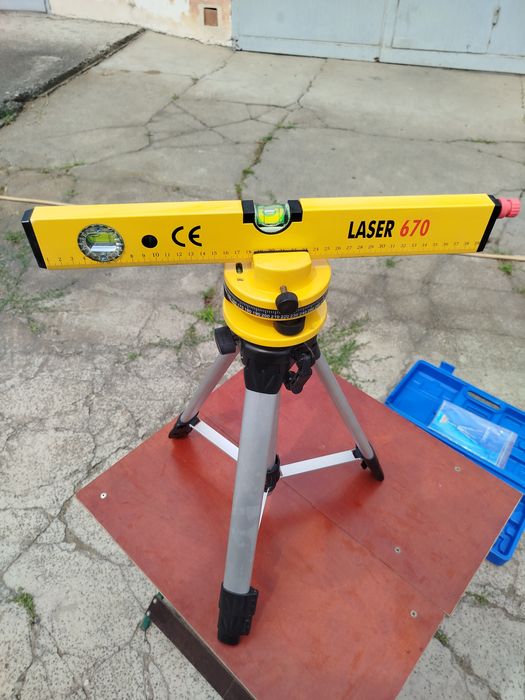 Штатив + рівень +