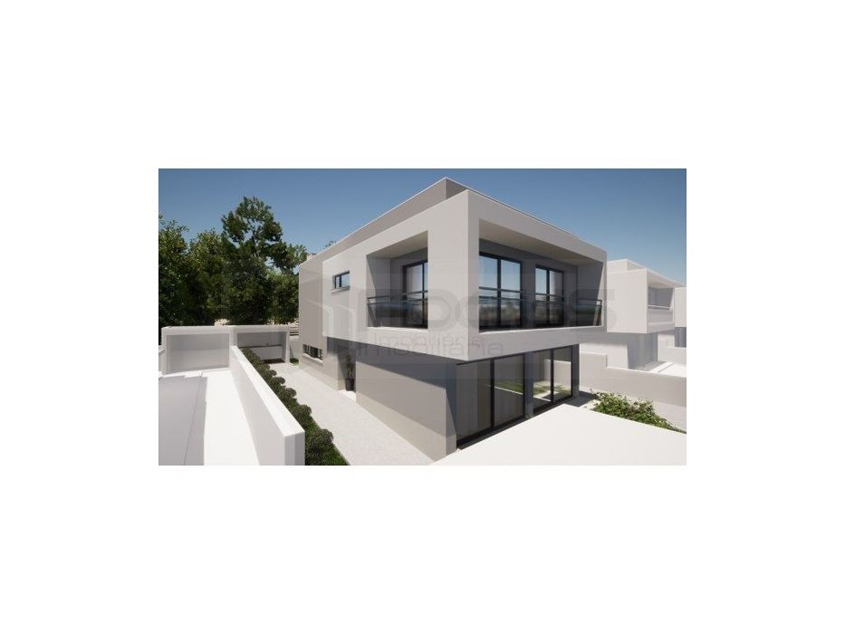 Moradia isolada T4 - Esgueira