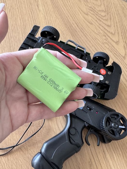 Повна комплектація машинка на пульті керування Металева Іграшка Нюанс