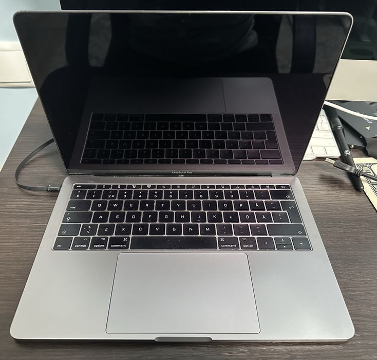 Macbook pro a1708 coreI5/8ram/256ssd/1536vram