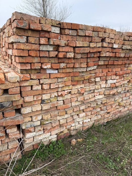 Продам кирпич б/у красный и белый